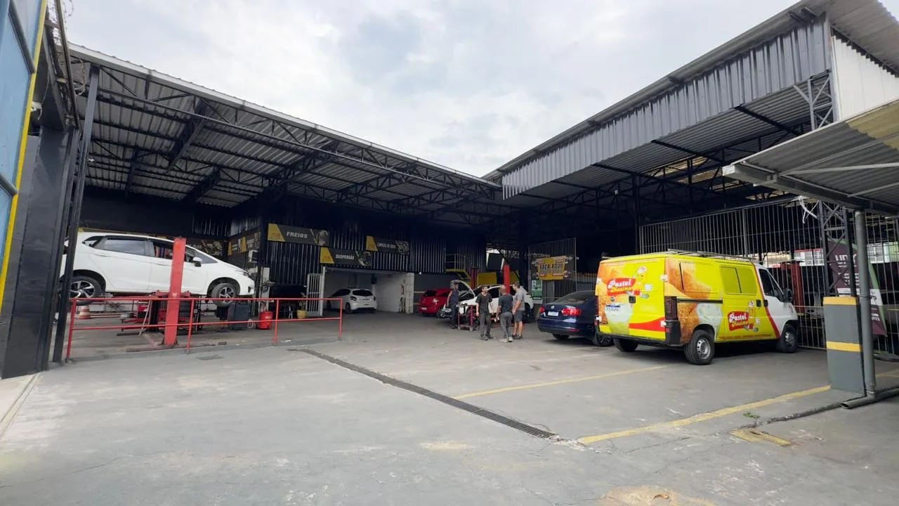 Veículo em manutenção preventiva na Vasques Auto Center